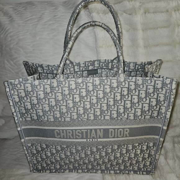 Book Tote - Picture 1 of 3